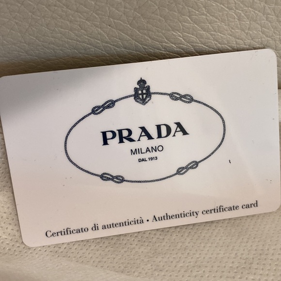 Prada bag - Picture 3 of 3